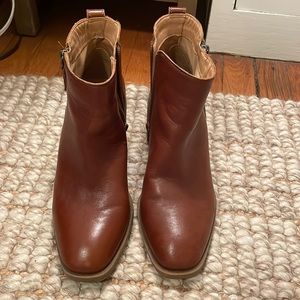 Mint condition Crown Vintage brown bootie $50